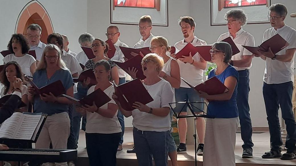 Der Chor Chorage seit vielen Jahren mit vollem Einsatz und Können