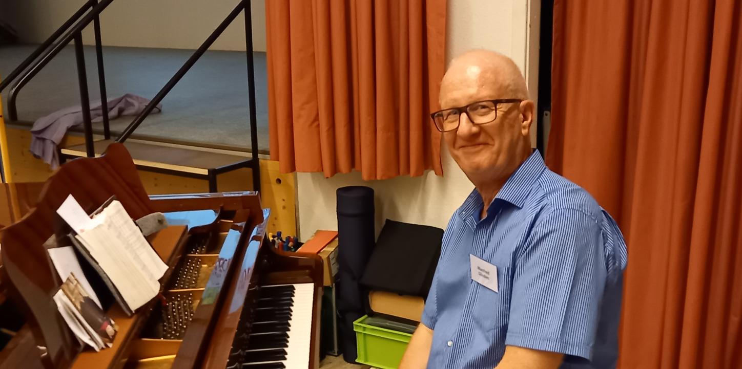 Ein Musiker am Klavier