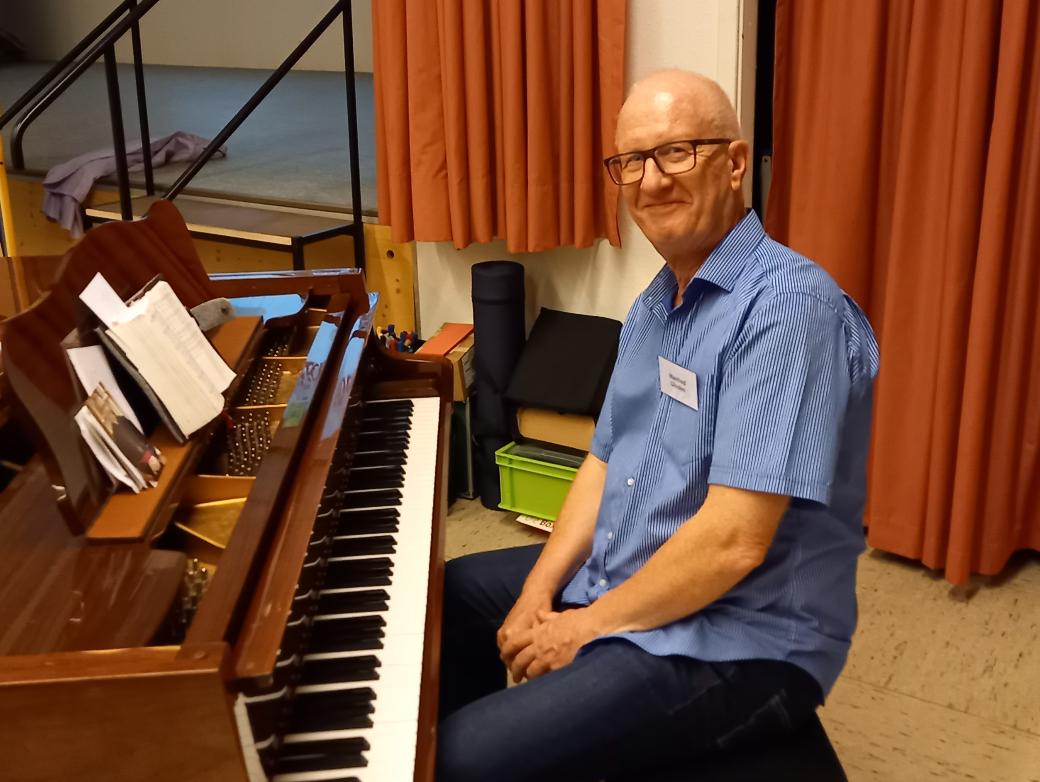 Ein Musiker am Klavier