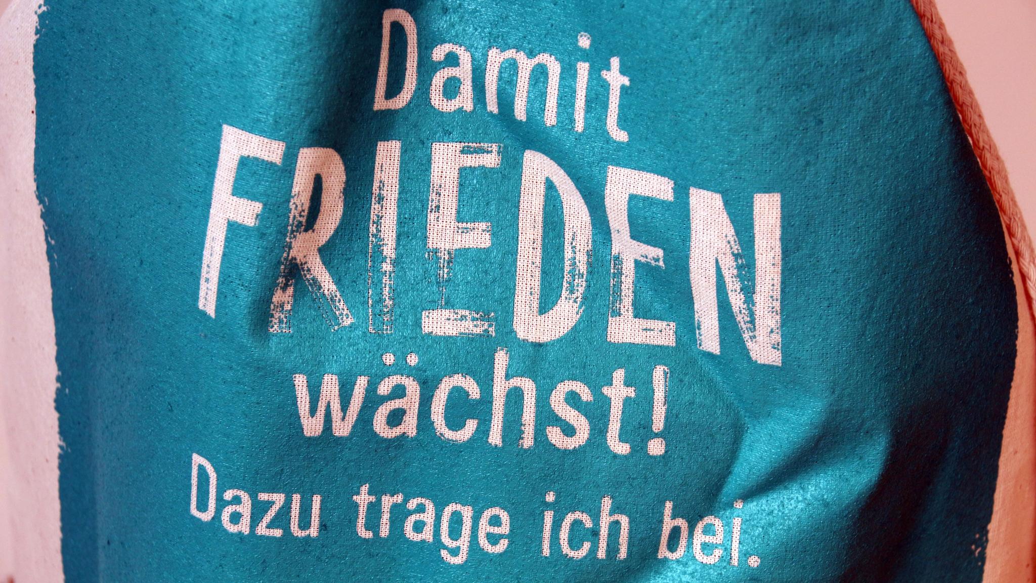 Eine Aufschrift Damit Frieden wächst