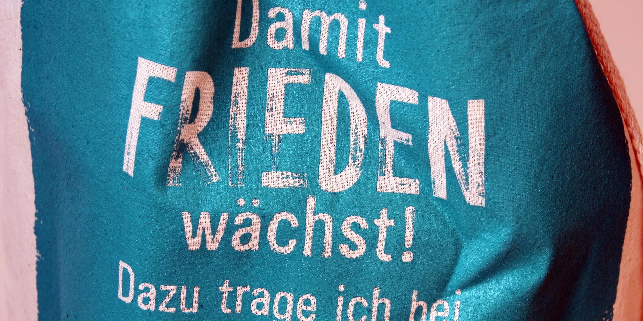 Eine Aufschrift Damit Frieden wächst