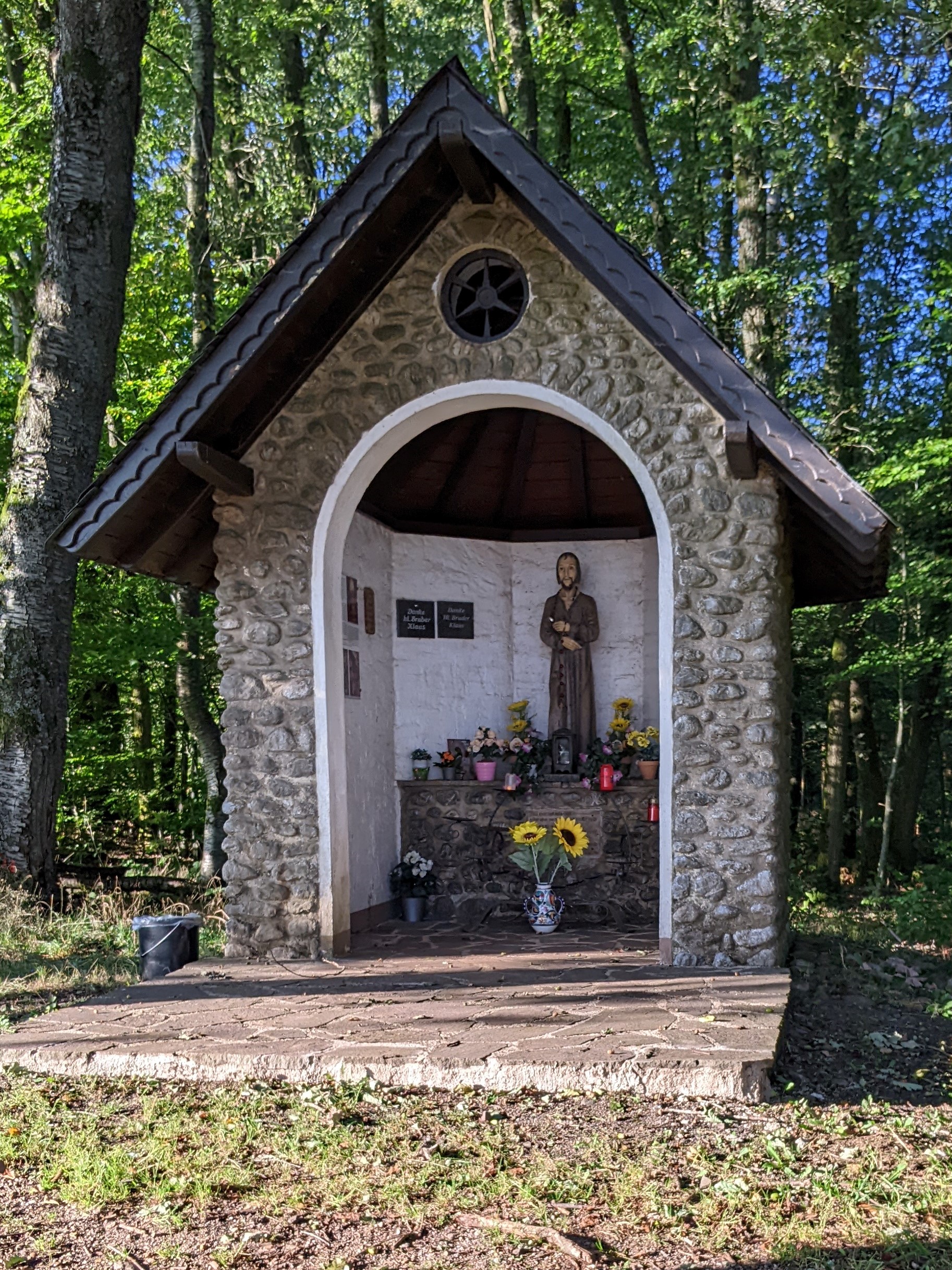 Bruder-Klaus-Kapelle mit Weg - Kopie (c) Martina Zimmer privat Bruder-Klaus-Kapelle mit Weg - Kopie