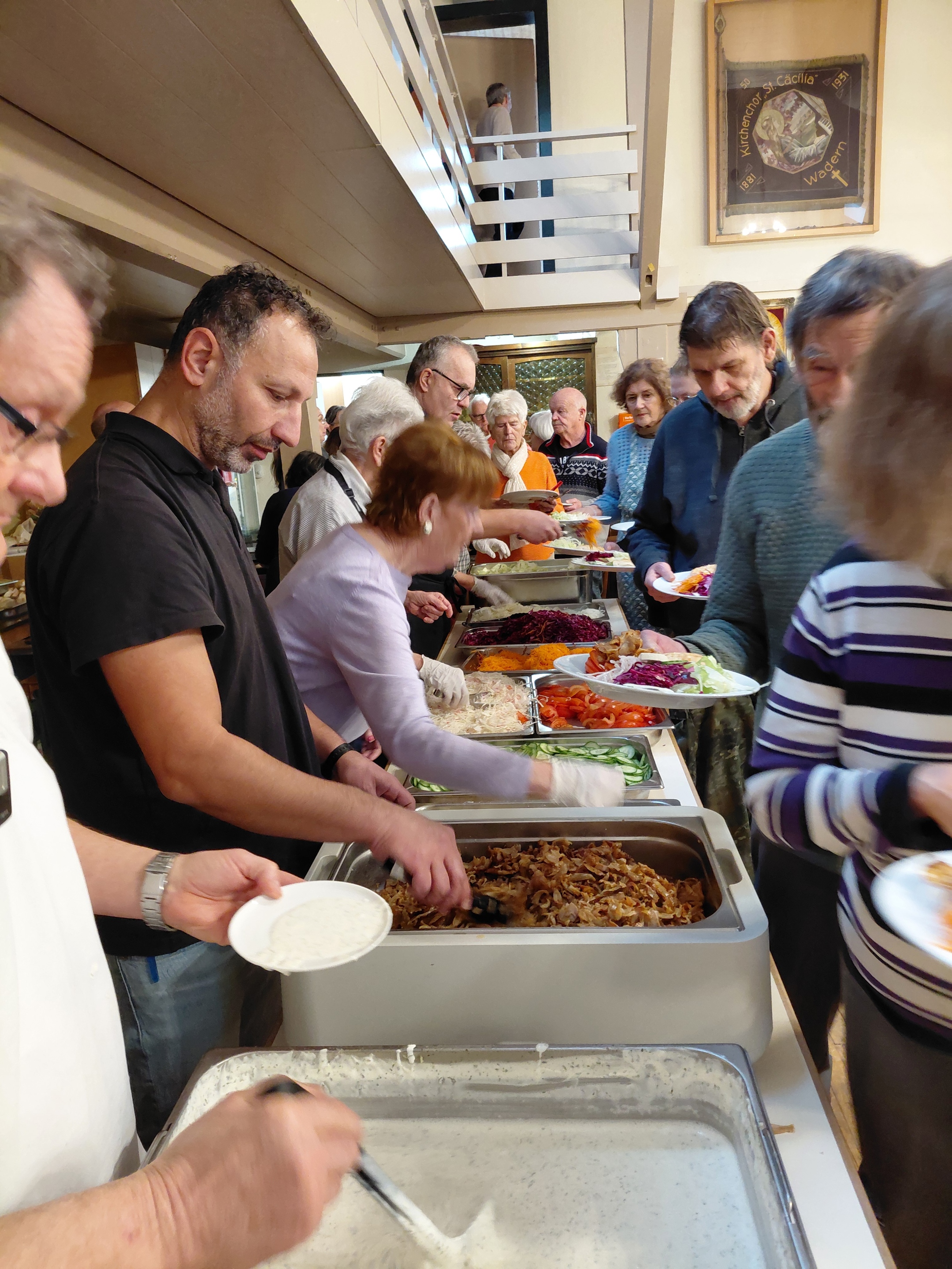 Menschen beim gemeinsamen Essen