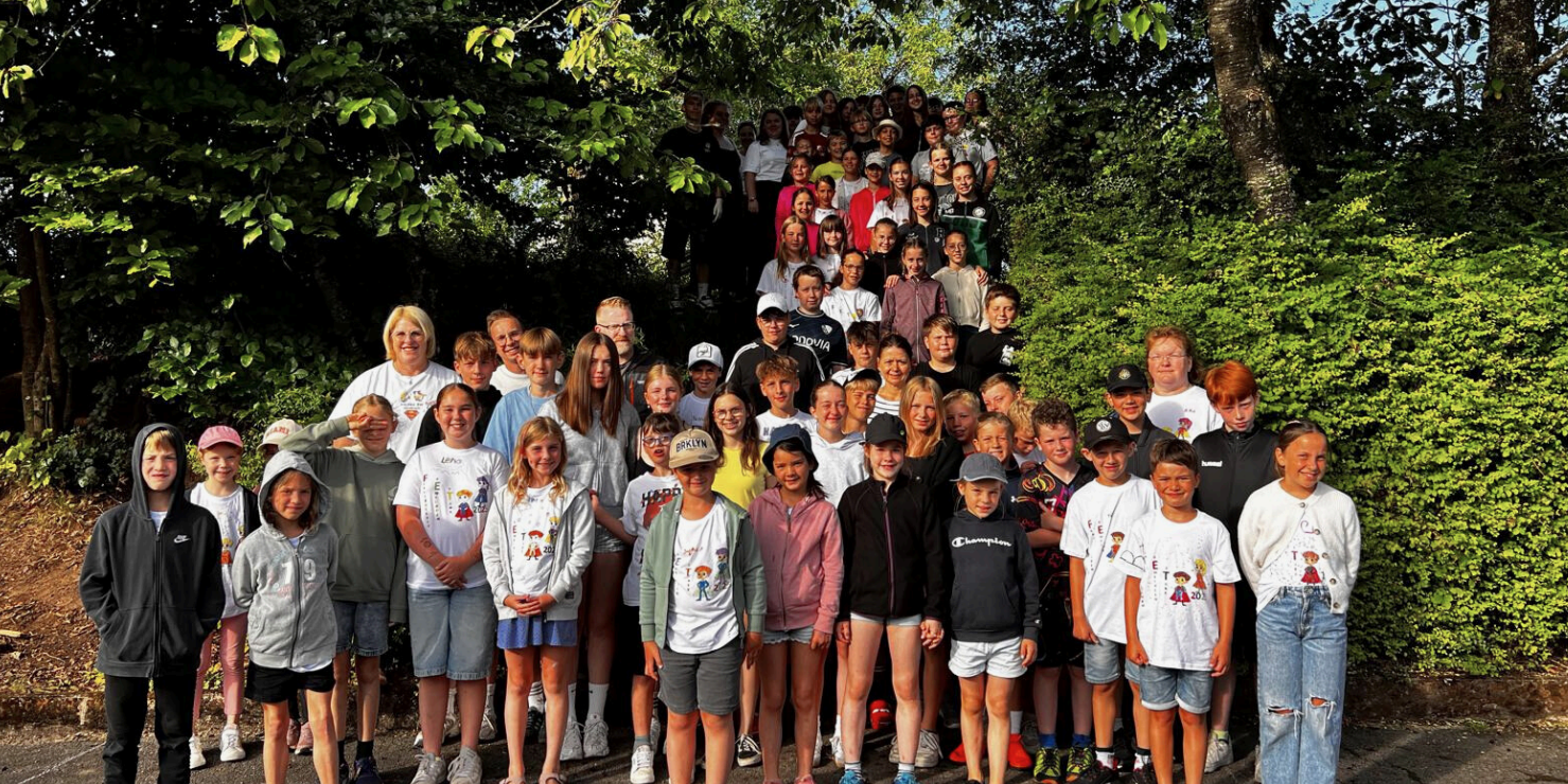 Gruppenbild der Ferienerlebnistage 25 in Michelbach (c) Pastoraler Raum Wadern Gruppenbild der Ferienerlebnistage 25 in Michelbach