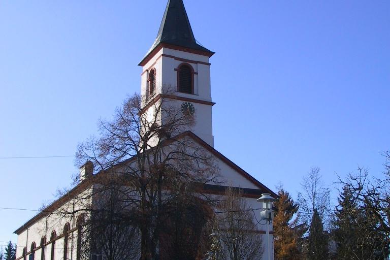 Kirche Weiskirchen von vorne