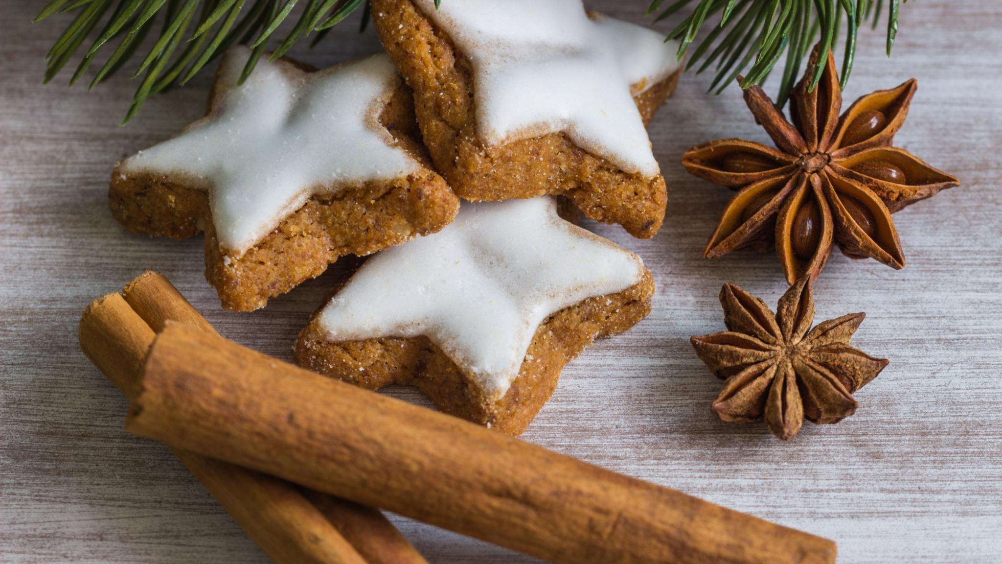 Zimtsterne mit Zimt und Sternanis