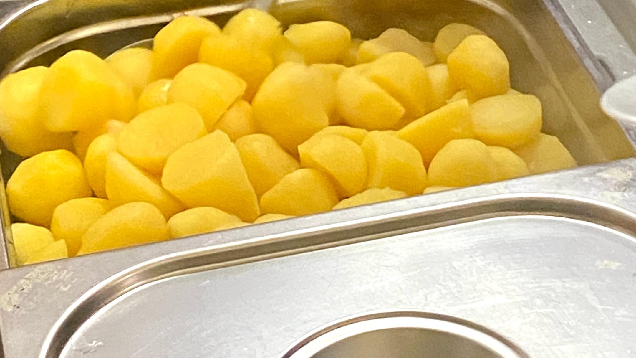 Salzkartoffeln im großen Verteiler