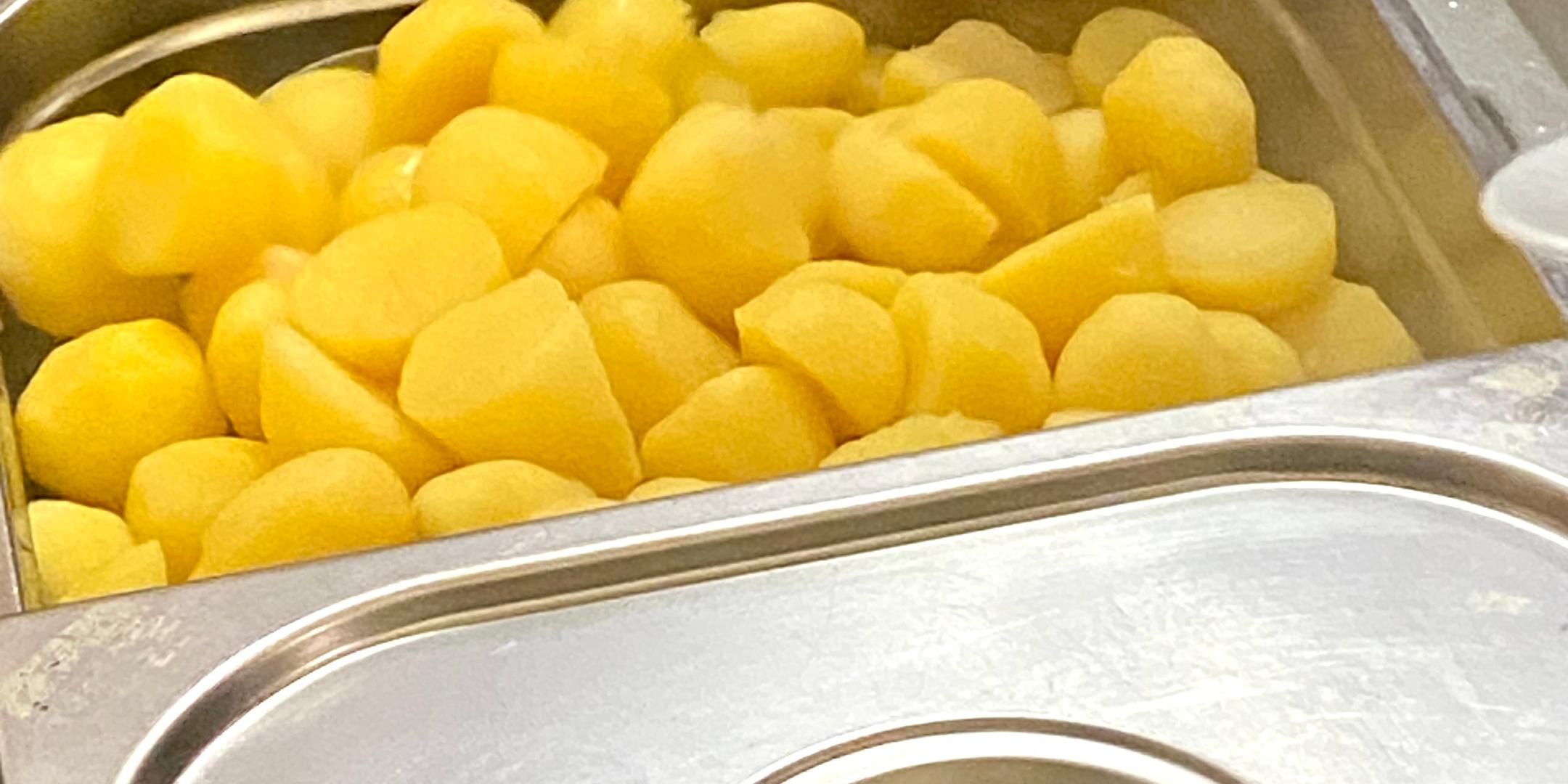 Salzkartoffeln im großen Verteiler