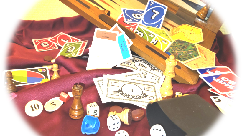 Würfel, Spielsteine, Spielkarten, Spielbretter
