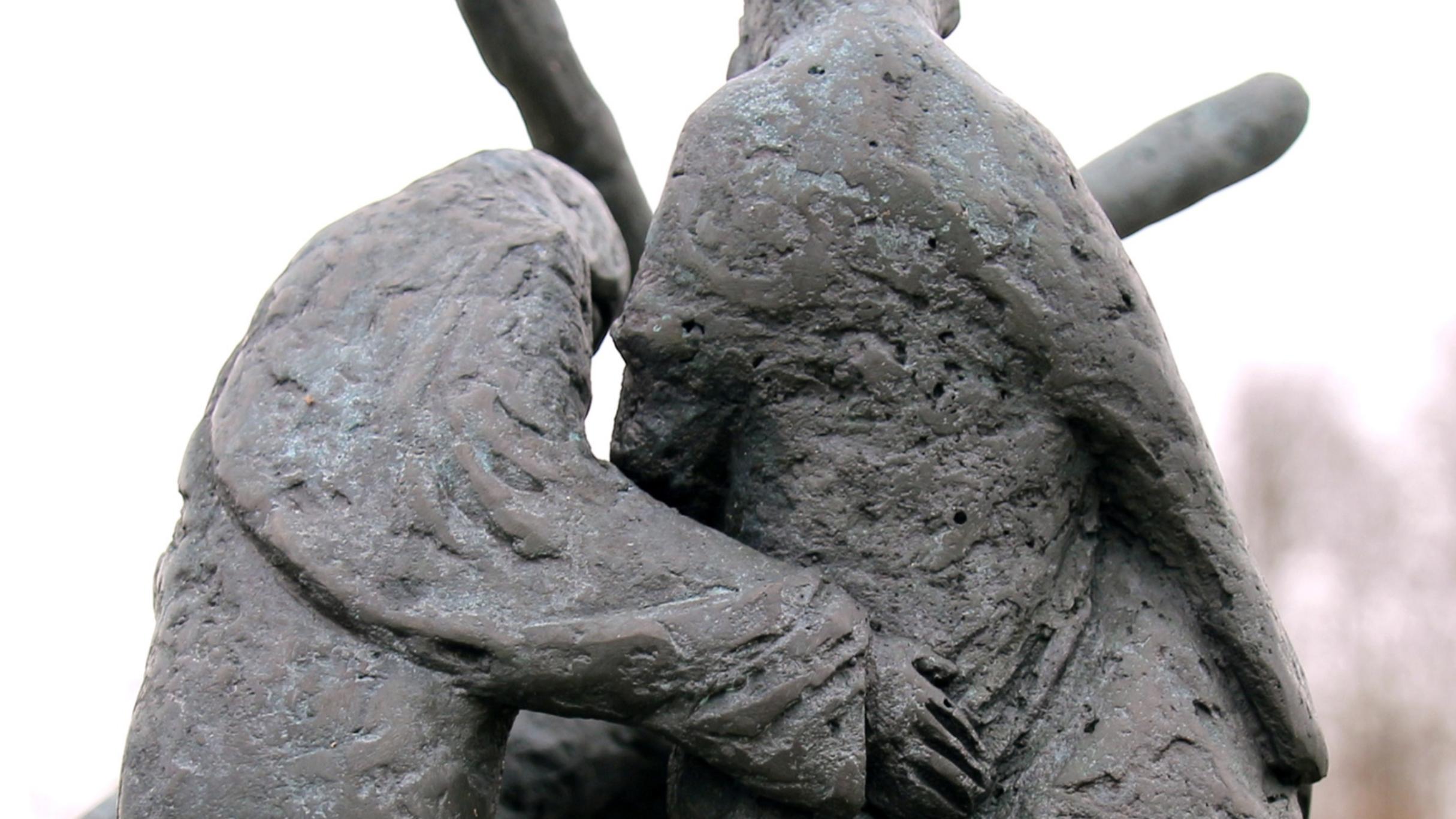 Frauen mit Jesus auf dem Kreuzweg Plastik Madfelder Kreuzweg